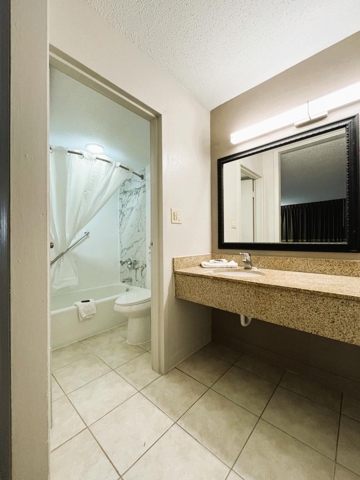 Budgetel Inn Phenix City Eksteriør billede